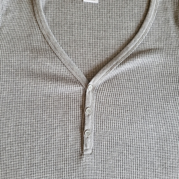 Aritzia TNA waffle knit Henley long sleeve shirt size large - Picture 5 of 12